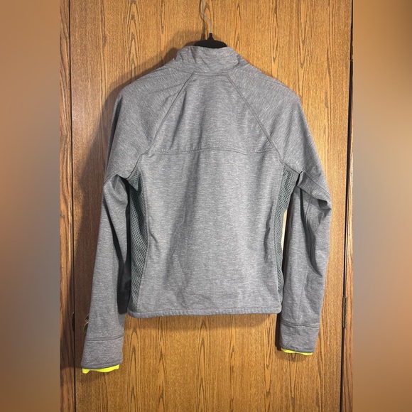 Abercrombie & Fitch Athletic Muscle Fit Performance Jacket - Picture 5 of 5